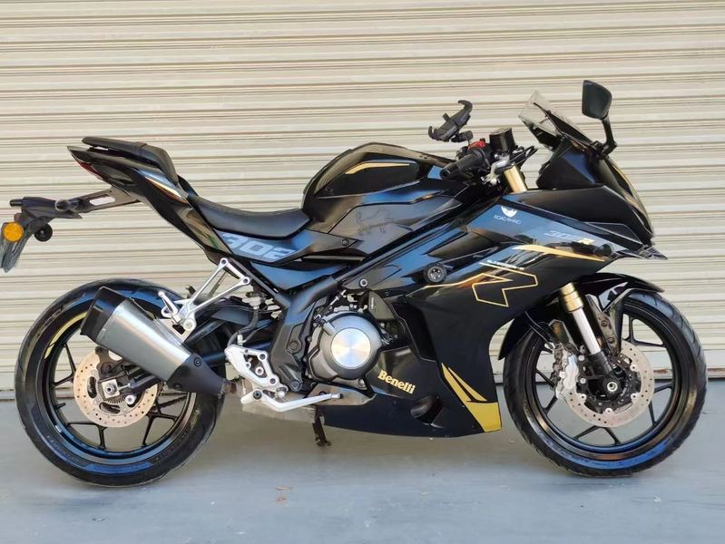贝纳利 龙卷风 Tornado 302R