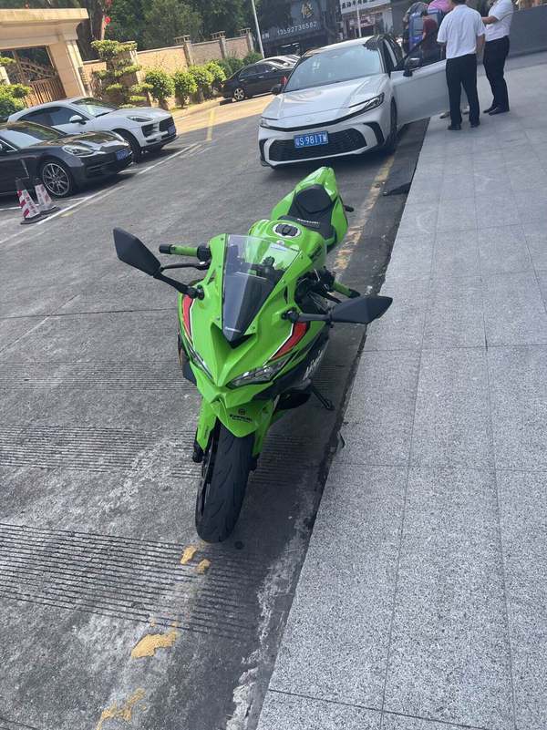 川崎 ZX-4R