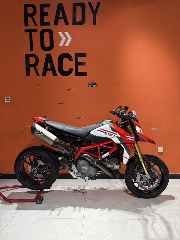杜卡迪 Hypermotard 950