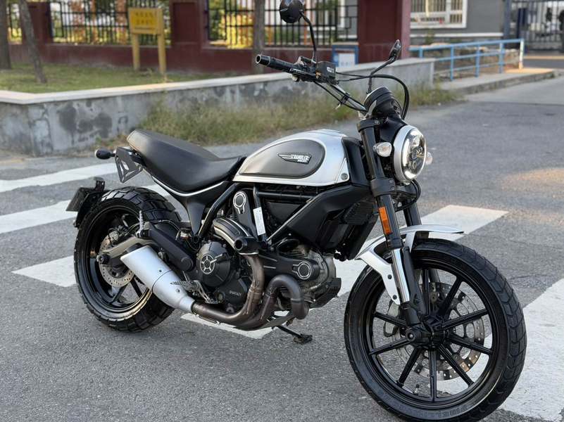 杜卡迪 Scrambler 800