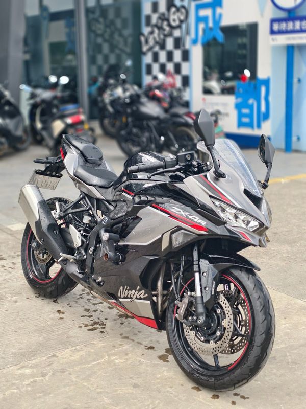 川崎 ZX-4R