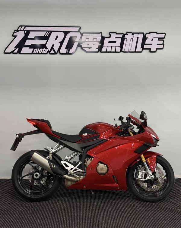张雪机车 500RR