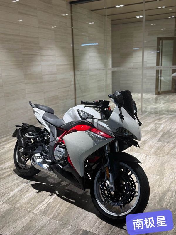 无极 300RR