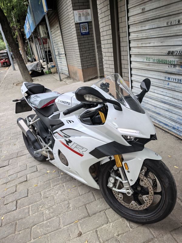 张雪机车 500RR