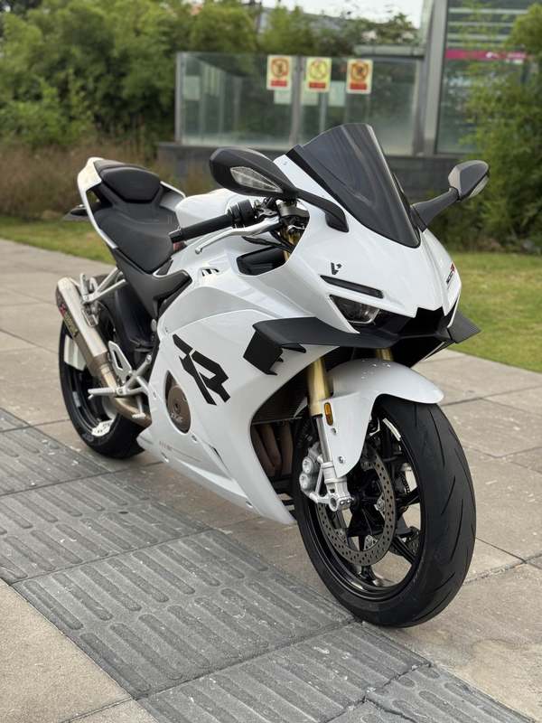 张雪机车 500RR