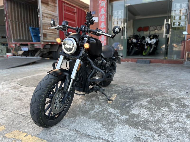 QJMOTOR 闪300S