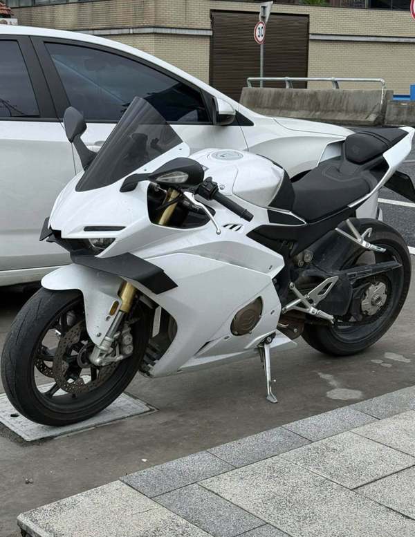 张雪机车 500RR