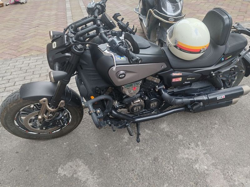 QJMOTOR 闪600