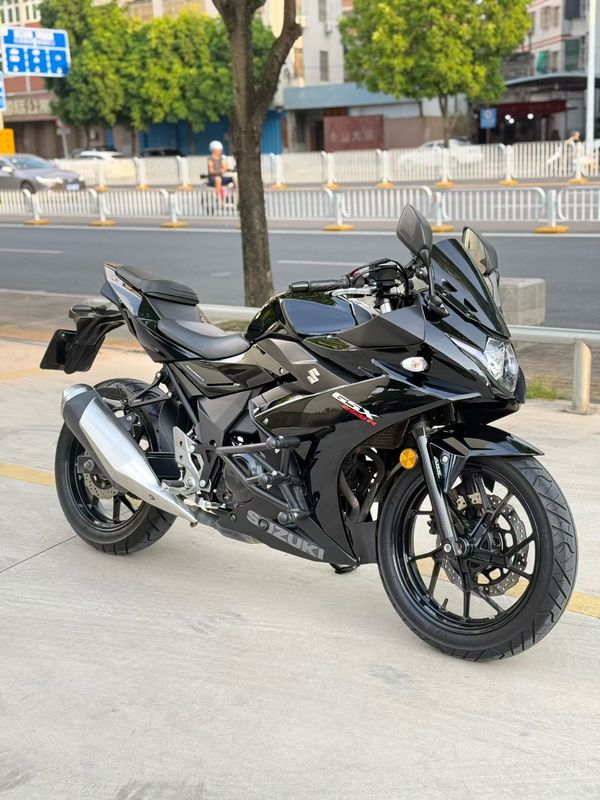 豪爵铃木 GSX250R