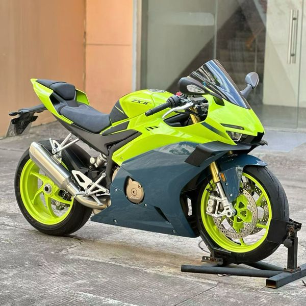 张雪机车 500RR