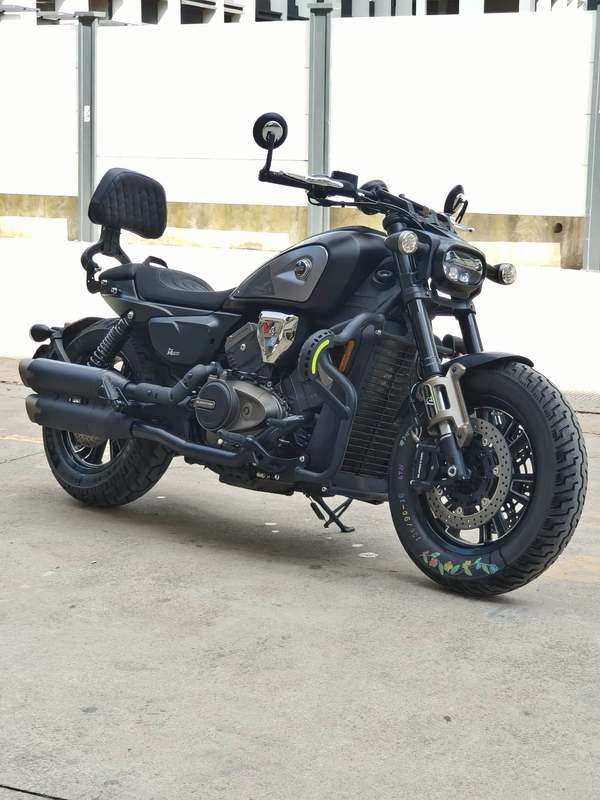 QJMOTOR 闪600