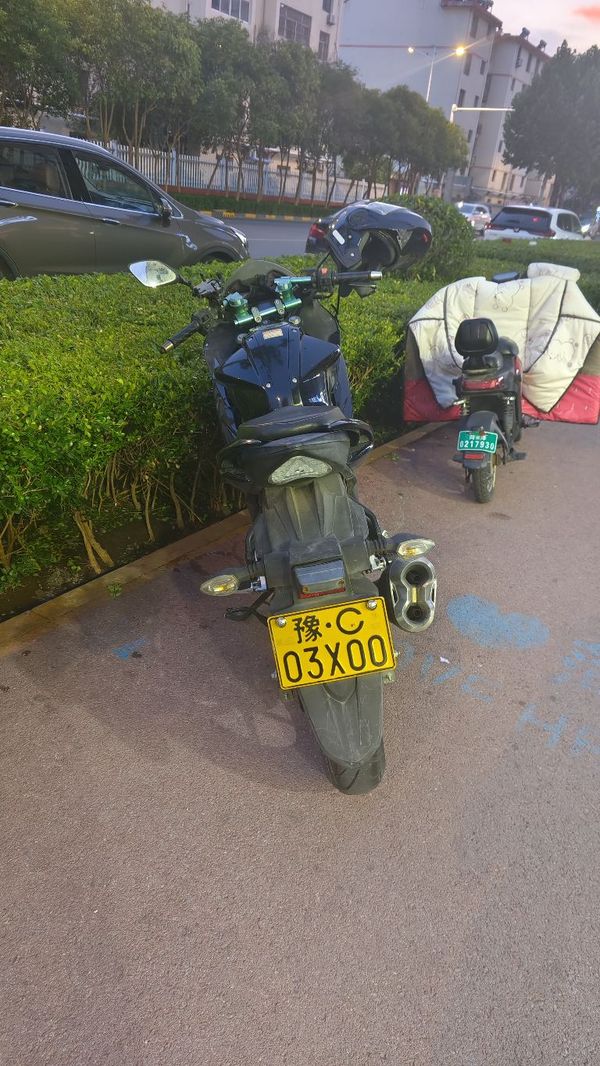 济南铃木 极客飒 Gixxer 155
