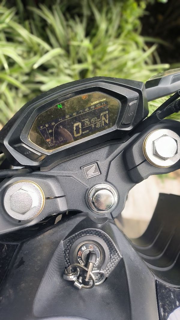 五羊本田 CB190R 暴锋眼
