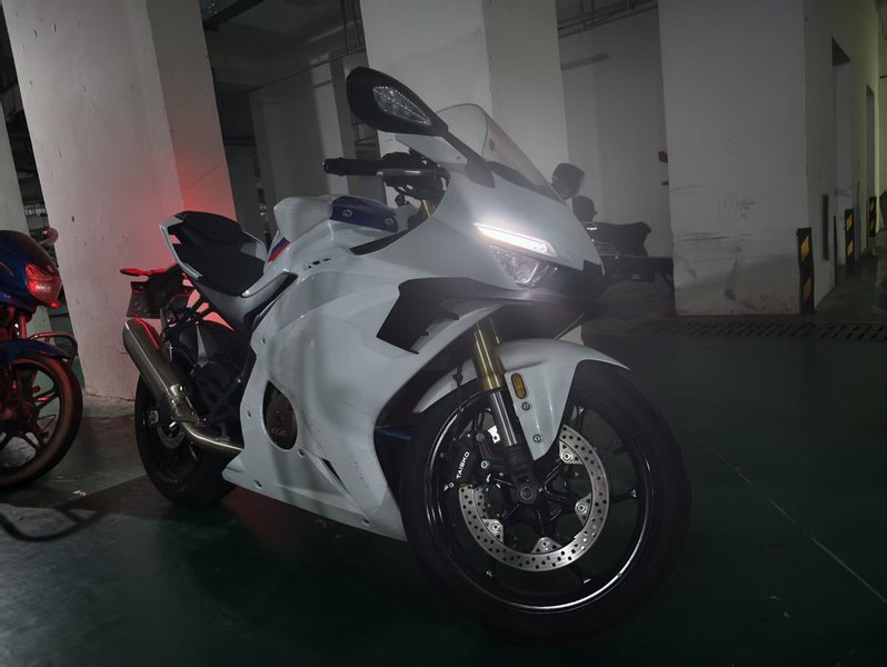 张雪机车 500RR