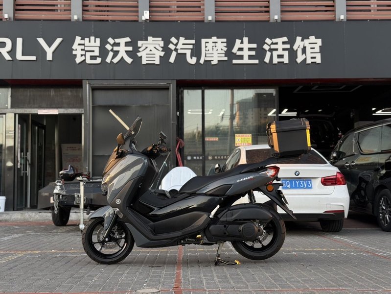 雅马哈 NMAX