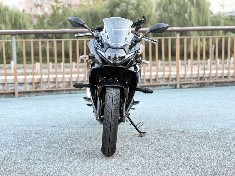 豪爵铃木 GSX250R