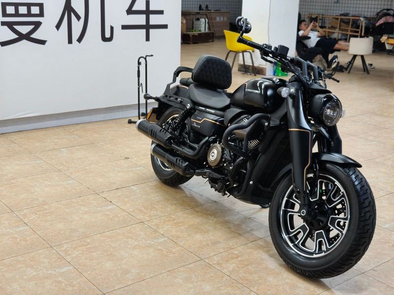 QJMOTOR 闪400