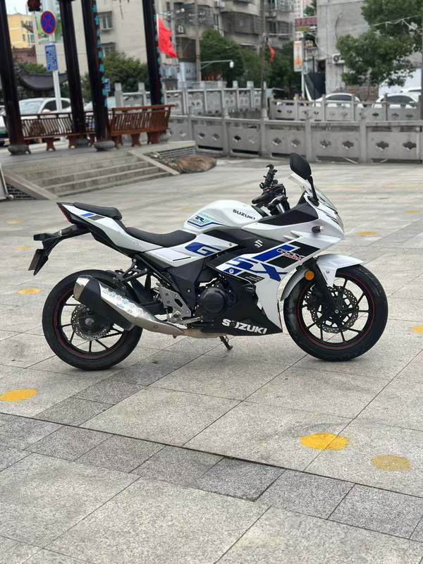 豪爵铃木 GSX250R