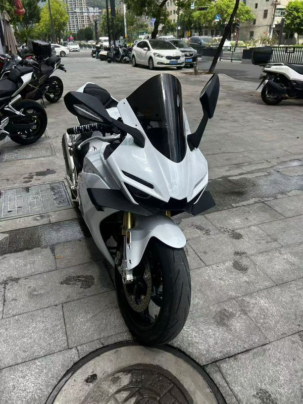 张雪机车 500RR