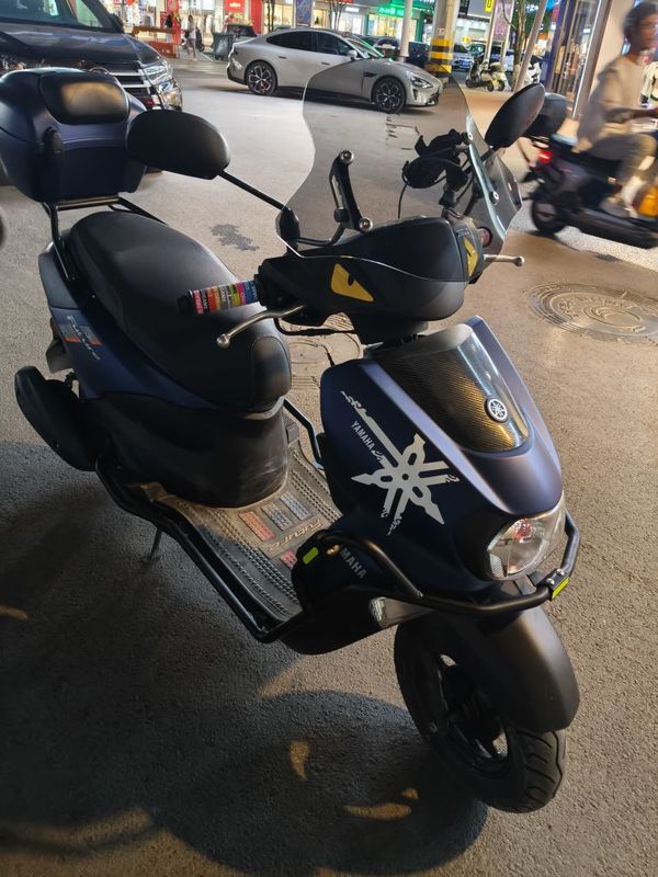 建设雅马哈 旭鹰125