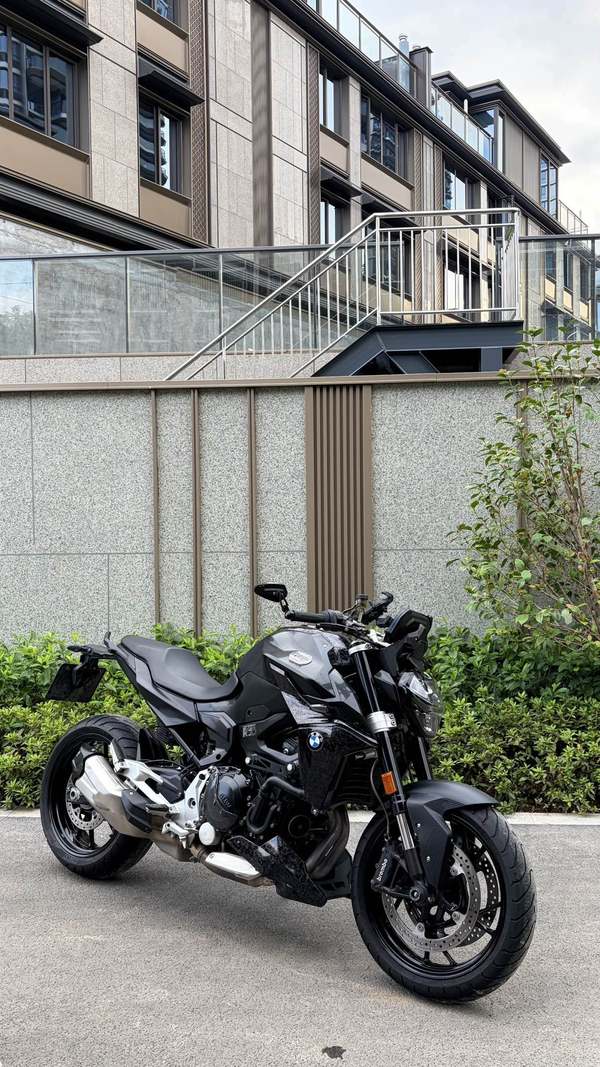 宝马 F 900 R