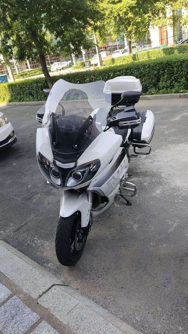 贝纳利 600 GC