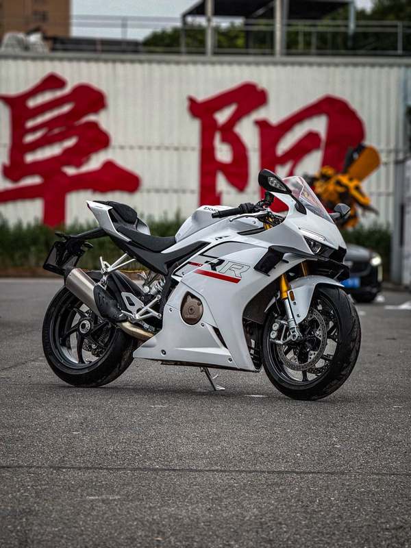 张雪机车 500RR