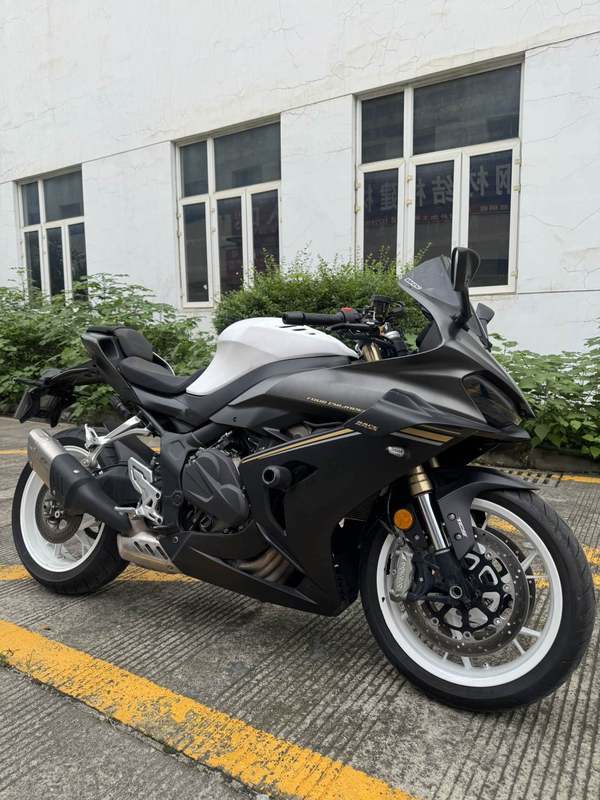 QJMOTOR 赛800