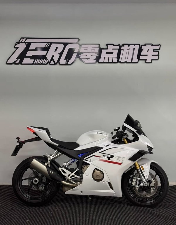 张雪机车 500RR
