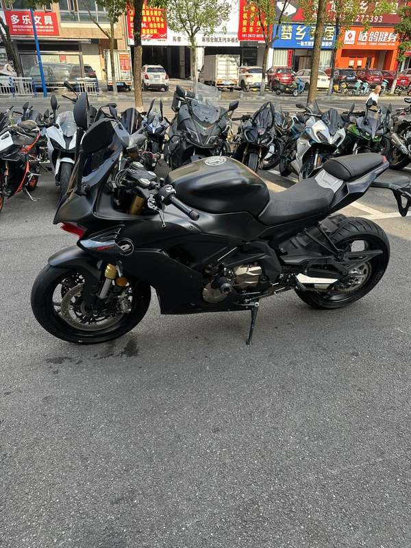 QJMOTOR 赛600