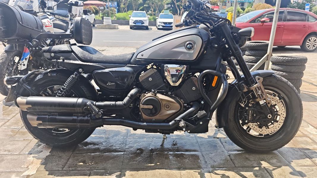 QJMOTOR 闪600