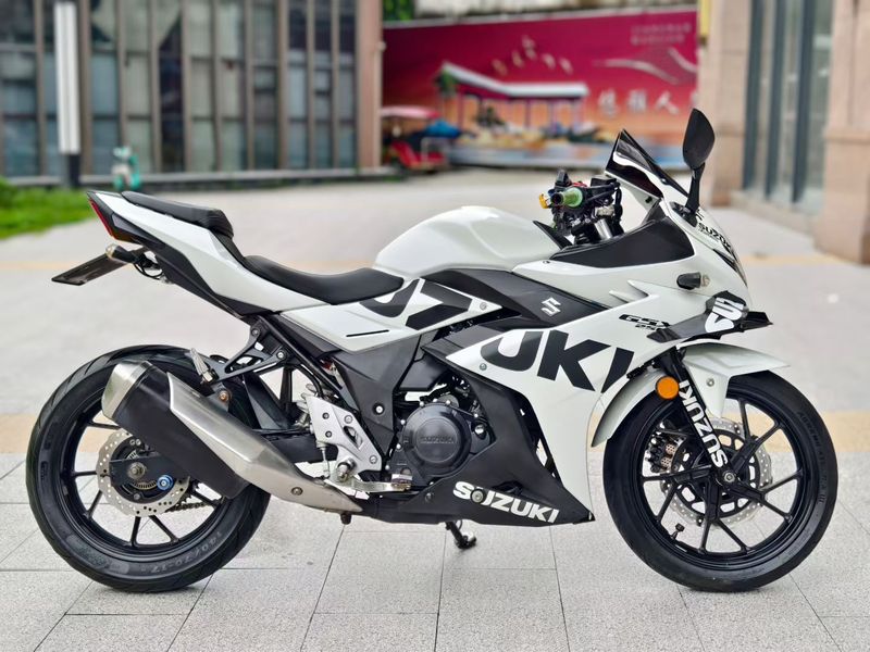 豪爵铃木 GSX250R