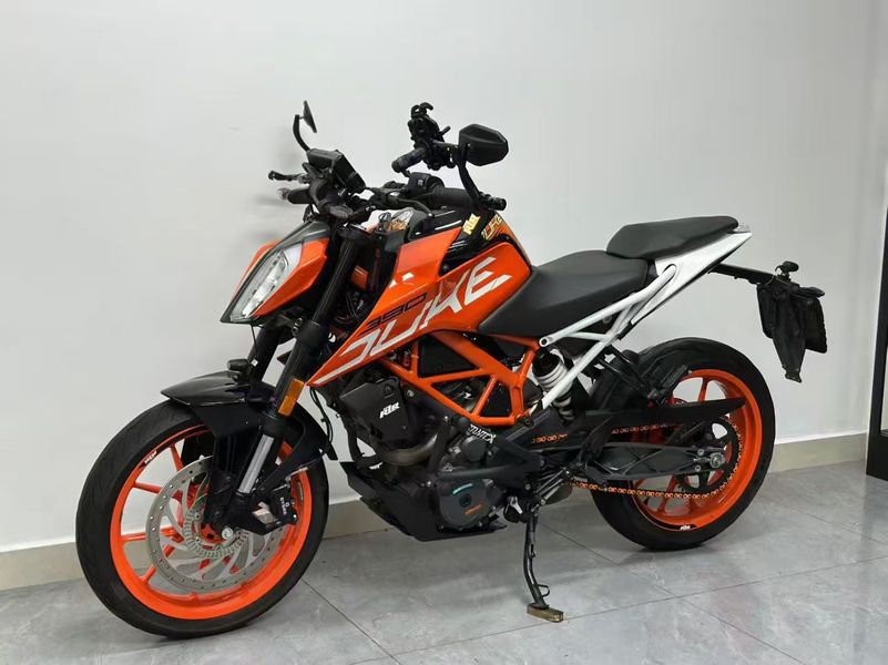 KTMR2R 390 Duke