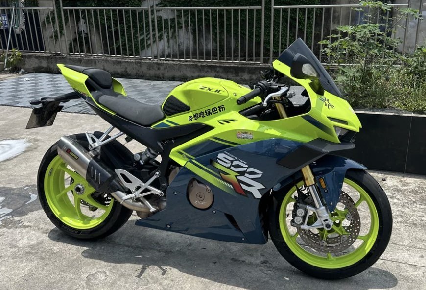 张雪机车 500RR