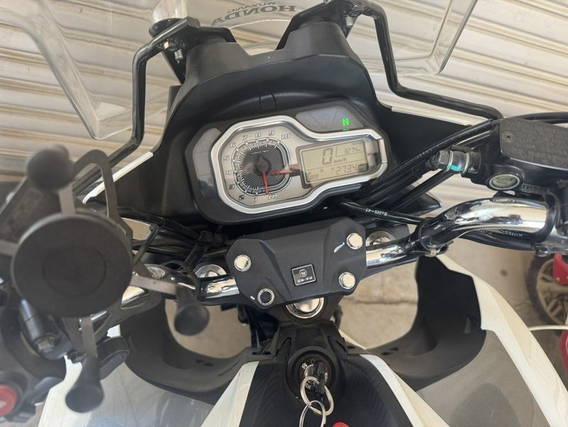 五羊本田 猛鸷 CB190X