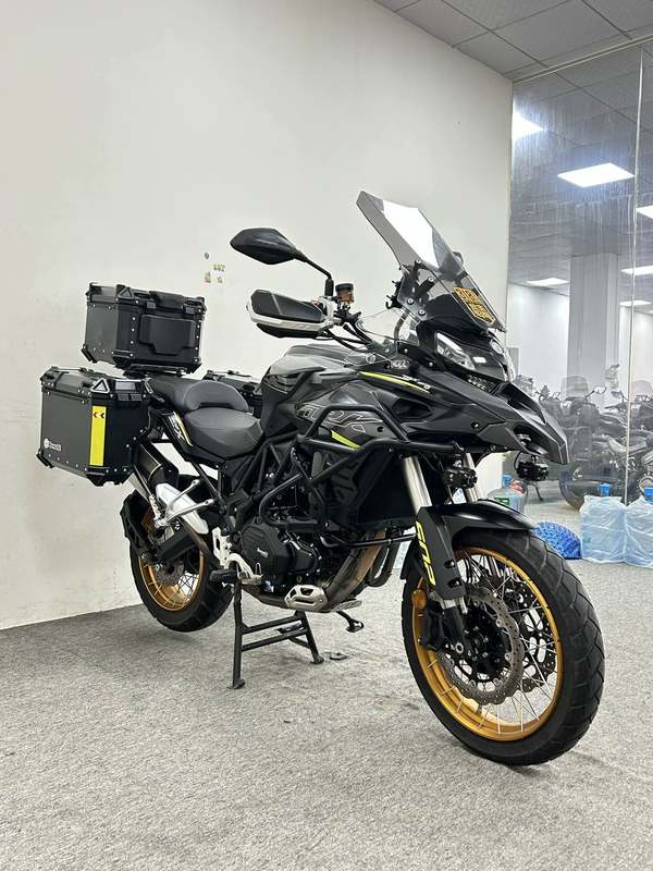 贝纳利 金鹏 TRK502
