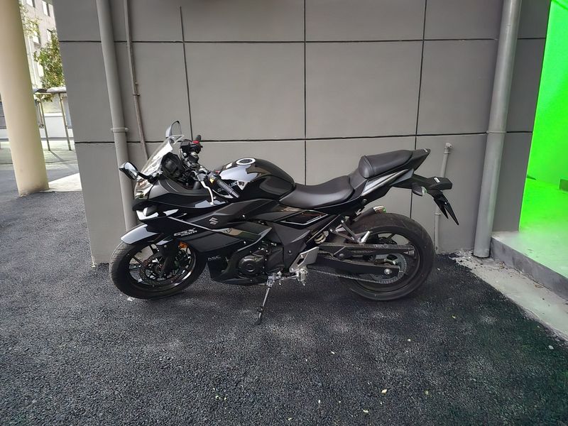 豪爵铃木 GSX250R
