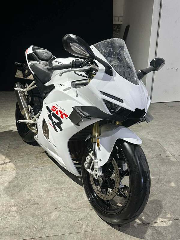 张雪机车 500RR