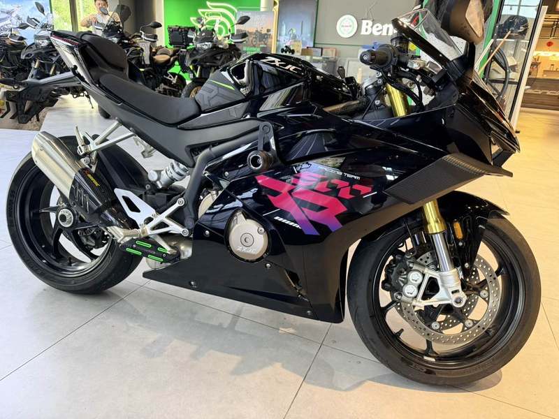张雪机车 500RR