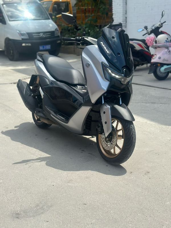 雅马哈 NMAX