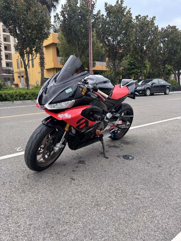 阿普利亚 RS 660 