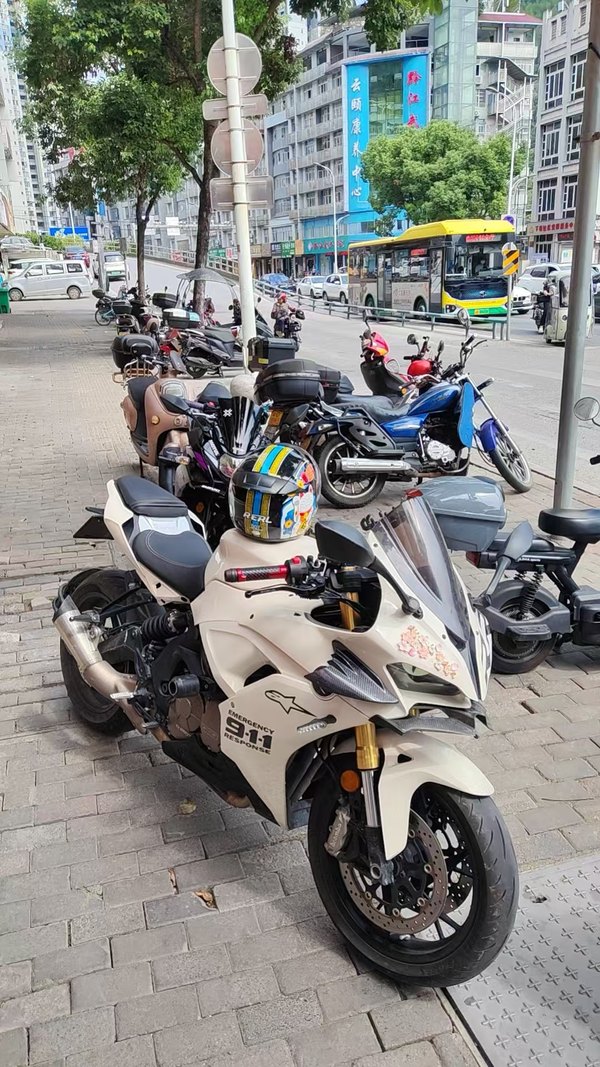 QJMOTOR 赛600