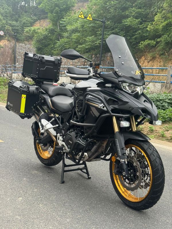 贝纳利 TRK552