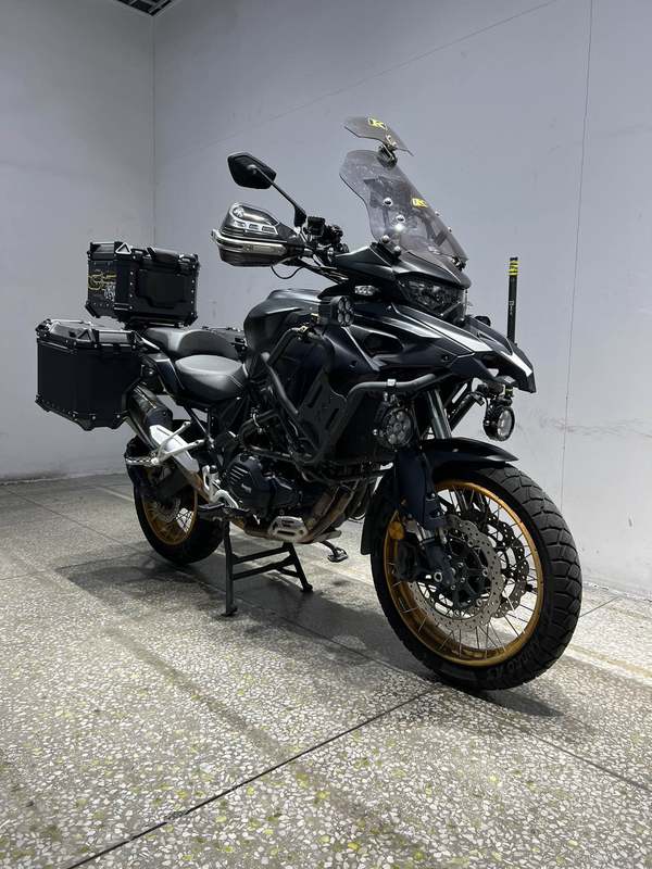 贝纳利 TRK552