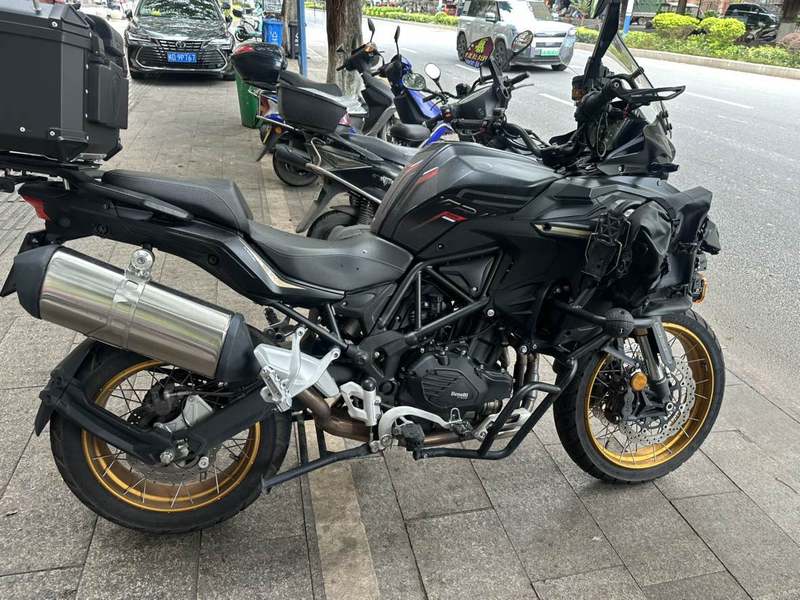 贝纳利 TRK552