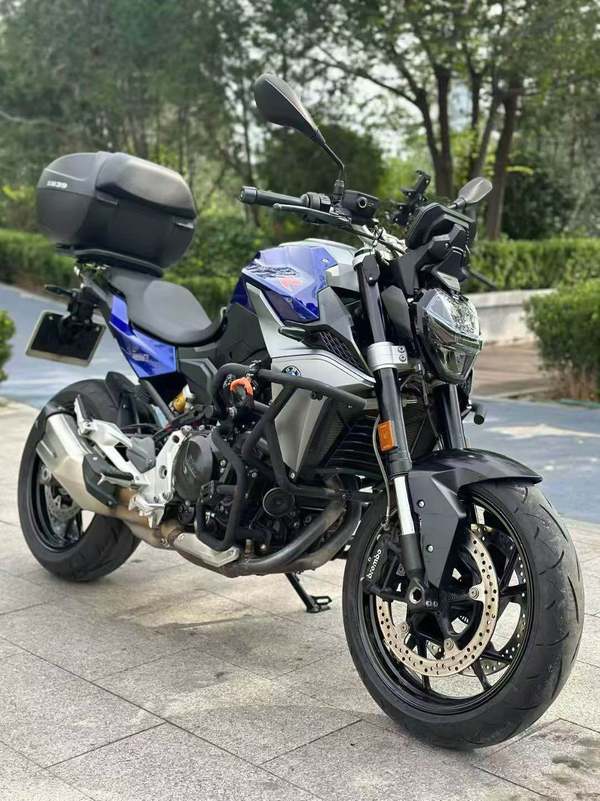 宝马 F 900 R
