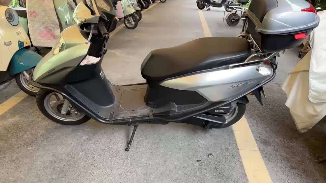 五羊本田 SCR125