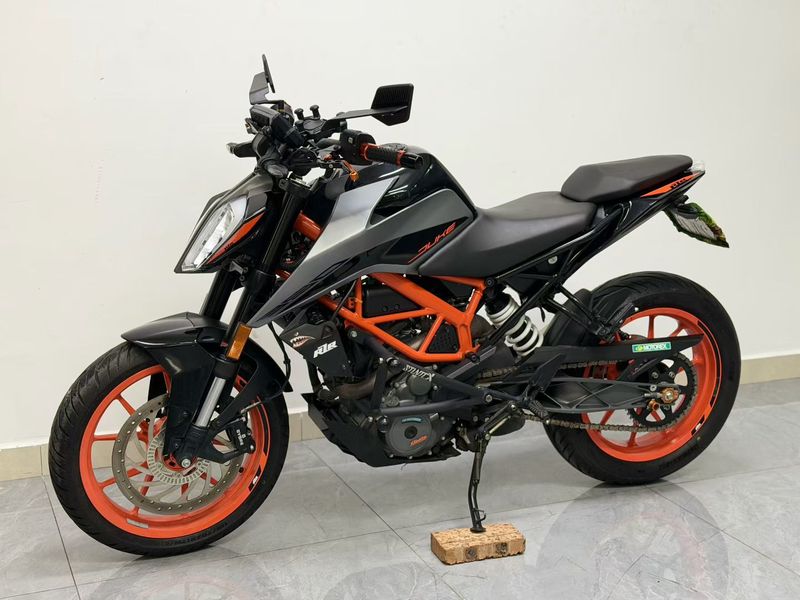 KTMR2R 390 Duke