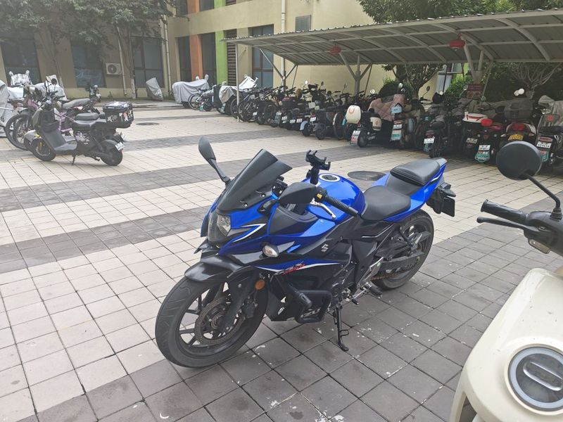 豪爵铃木 GSX250R