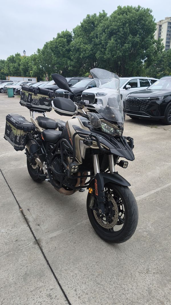 贝纳利 TRK702